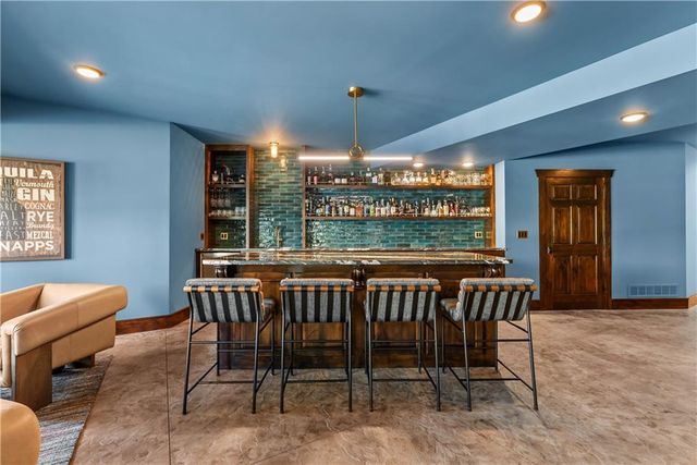 1647 NE Ozark Drive, Lee's Summit, MO 64086