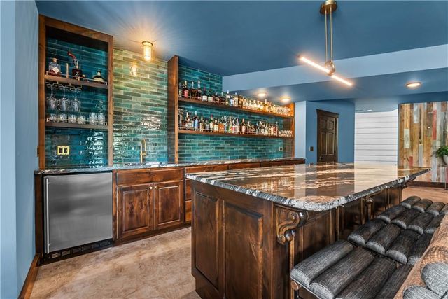 1647 NE Ozark Drive, Lee's Summit, MO 64086