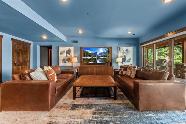 1647 NE Ozark Drive, Lee's Summit, MO 64086