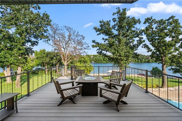1647 NE Ozark Drive, Lee's Summit, MO 64086