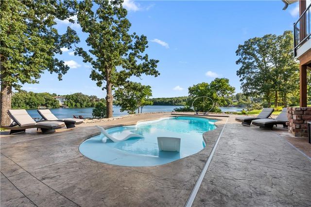 1647 NE Ozark Drive, Lee's Summit, MO 64086