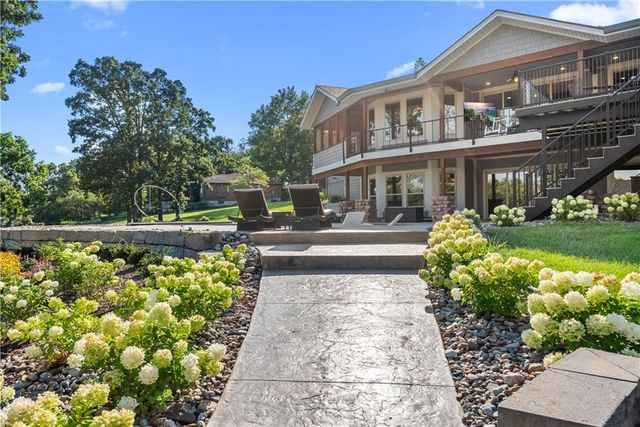 1647 NE Ozark Drive, Lee's Summit, MO 64086