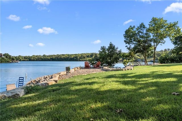 1647 NE Ozark Drive, Lee's Summit, MO 64086