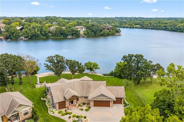 1647 NE Ozark Drive, Lee's Summit, MO 64086