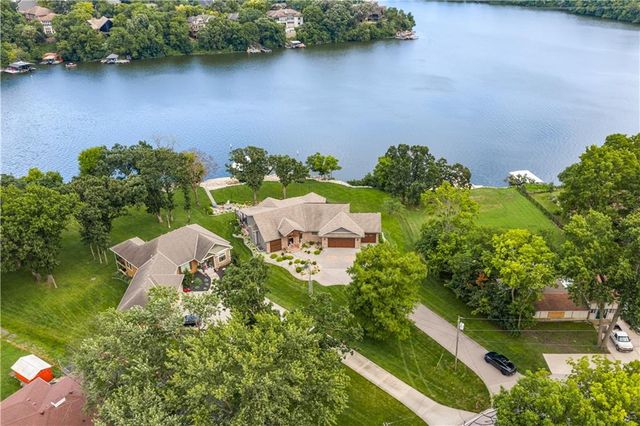 1647 NE Ozark Drive, Lee's Summit, MO 64086