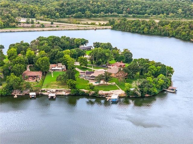 1647 NE Ozark Drive, Lee's Summit, MO 64086