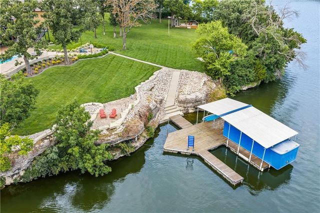 1647 NE Ozark Drive, Lee's Summit, MO 64086