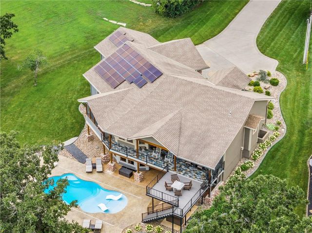 1647 NE Ozark Drive, Lee's Summit, MO 64086