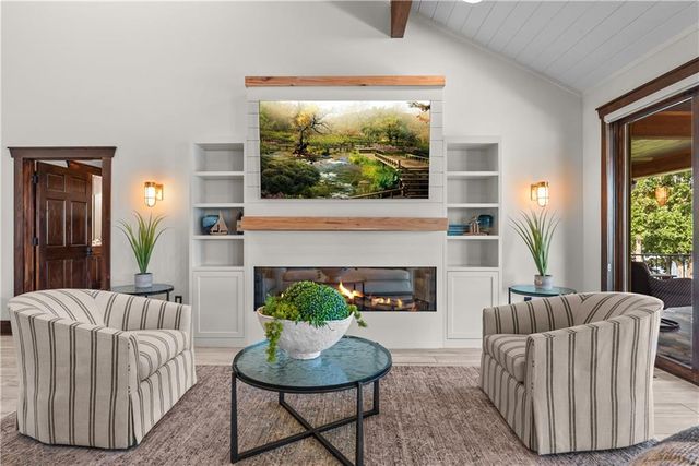 1647 NE Ozark Drive, Lee's Summit, MO 64086