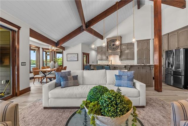 1647 NE Ozark Drive, Lee's Summit, MO 64086