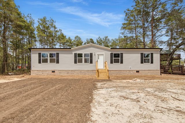 28 W White Rose Street, Defuniak Springs, FL 32433