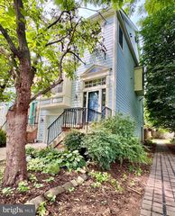 102 MAXIMILLIAN CT SW, Leesburg, VA 20175
