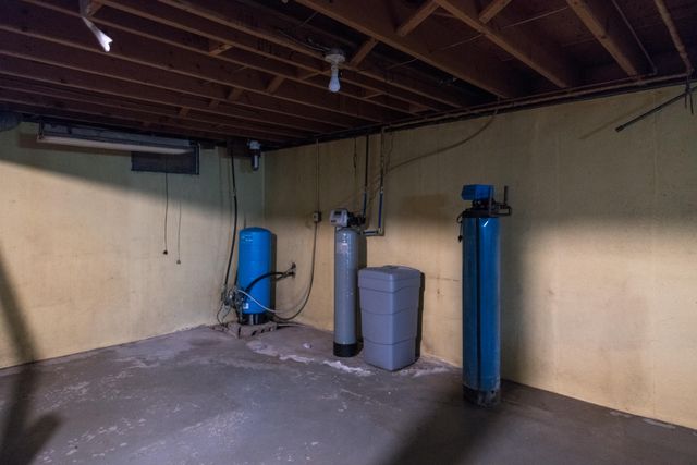 153 W E Avenue, Cooper Twp, MI 49009