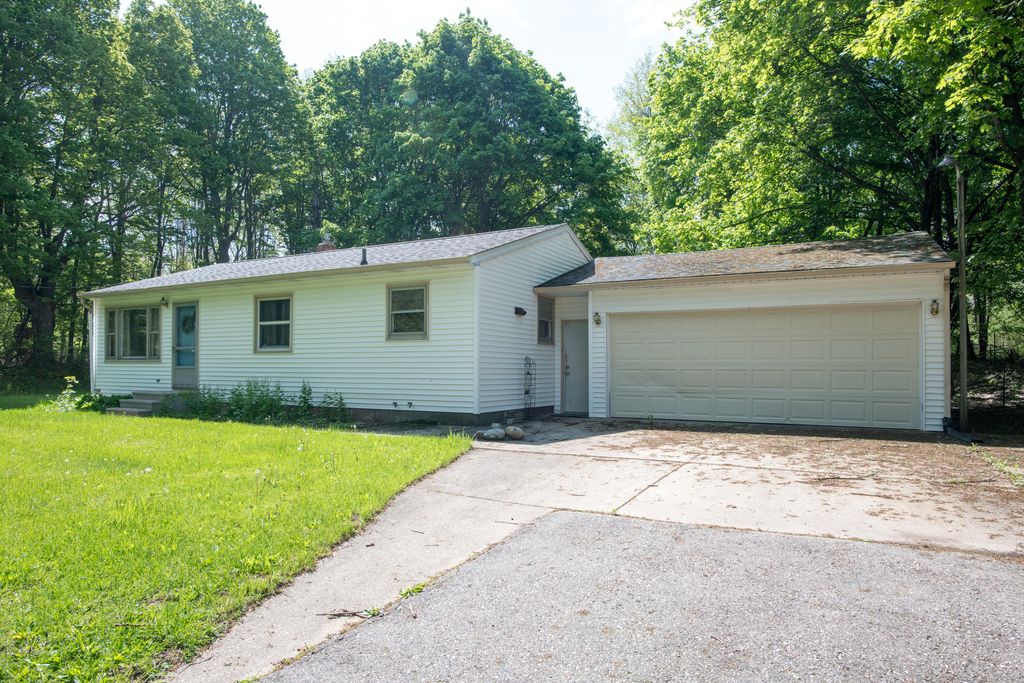 153 W E Avenue, Cooper Twp, MI 49009