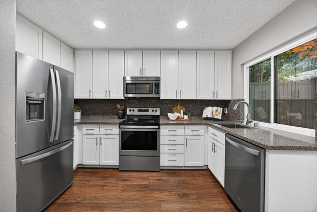 3 Colby Ct, Sacramento, CA 95825