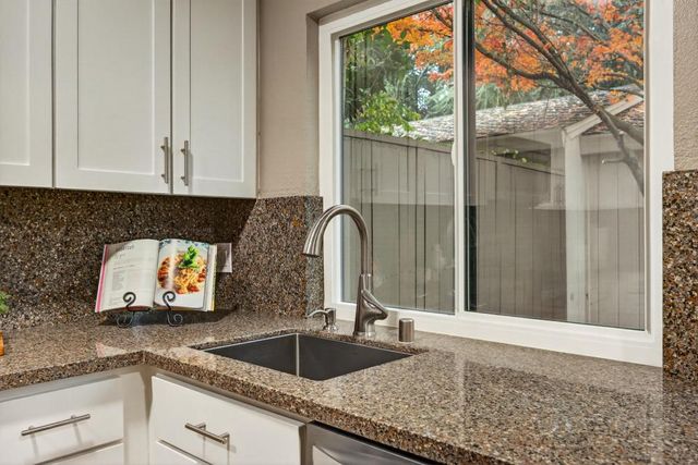 3 Colby Ct, Sacramento, CA 95825