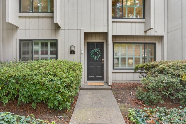 3 Colby Ct, Sacramento, CA 95825