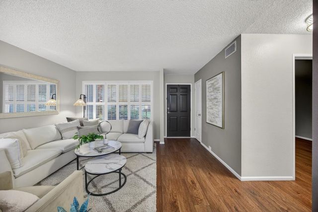 3 Colby Ct, Sacramento, CA 95825