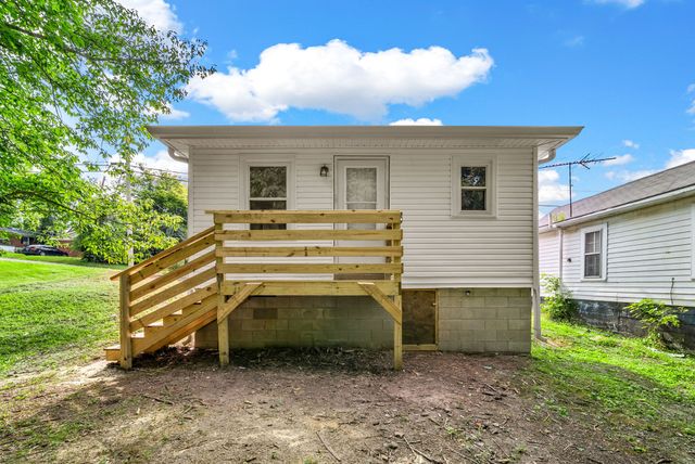 515 9th St, Clarksville, TN 37040