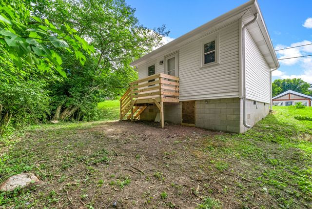 515 9th St, Clarksville, TN 37040