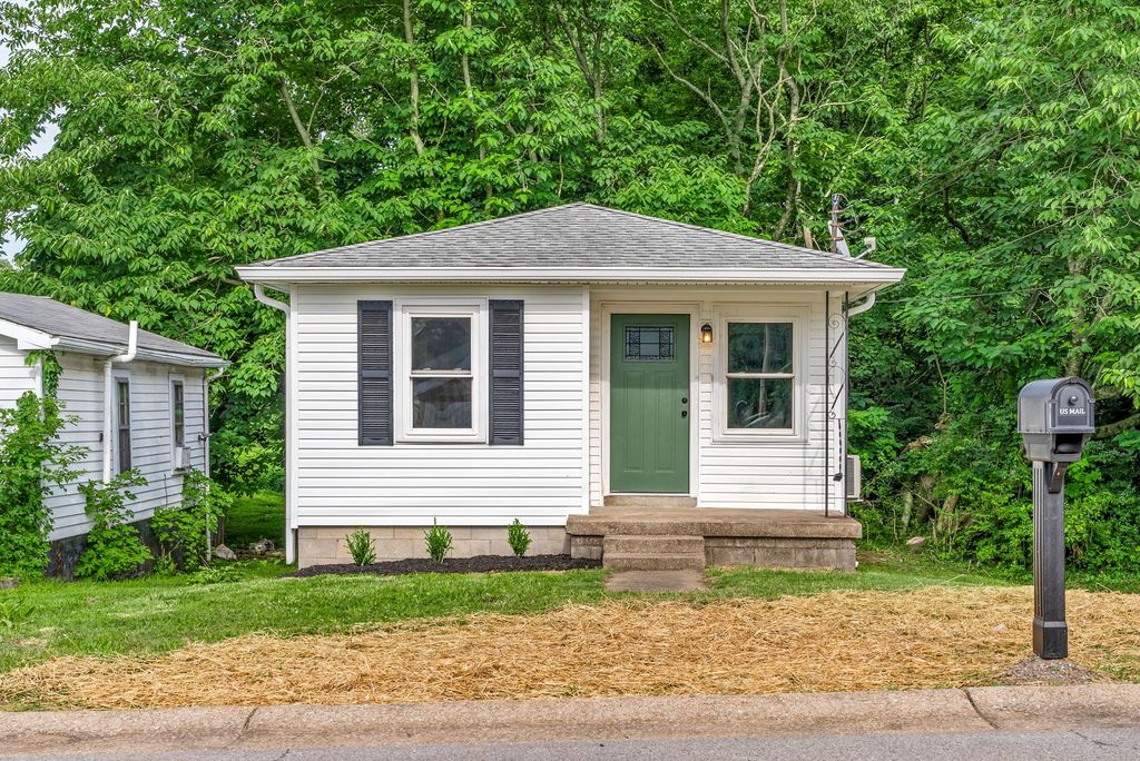 515 9th St, Clarksville, TN 37040