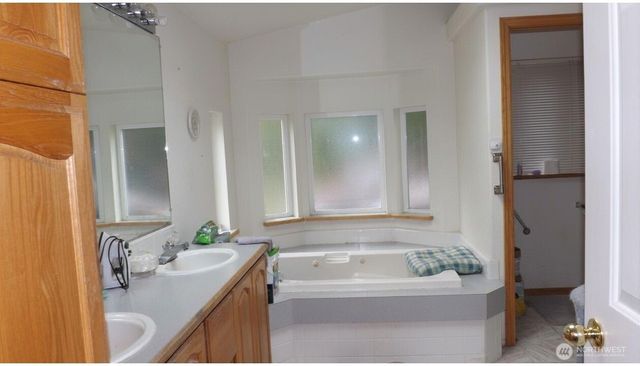 26204 Helmick Road, Sedro Woolley, WA 98284