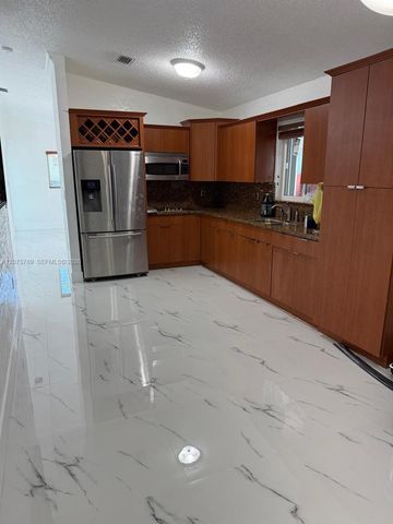 2775 W 71st Place 0, Hialeah, FL 33016