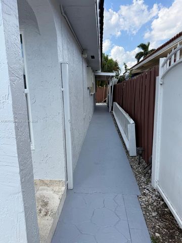 2775 W 71st Place 0, Hialeah, FL 33016