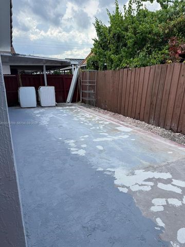 2775 W 71st Place 0, Hialeah, FL 33016