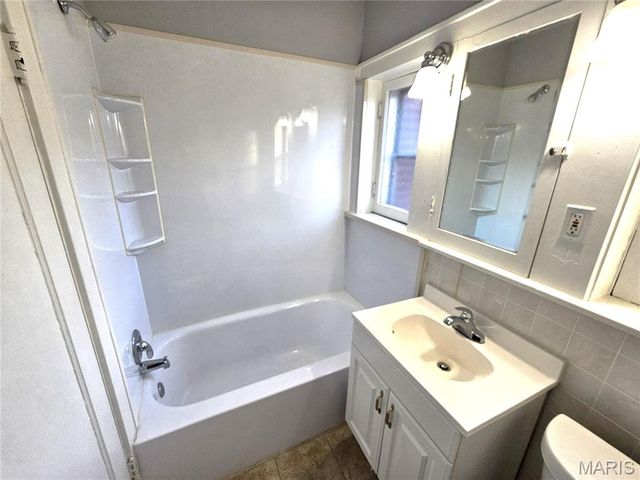 4953 Holly Hills Avenue A, St Louis, MO 63109