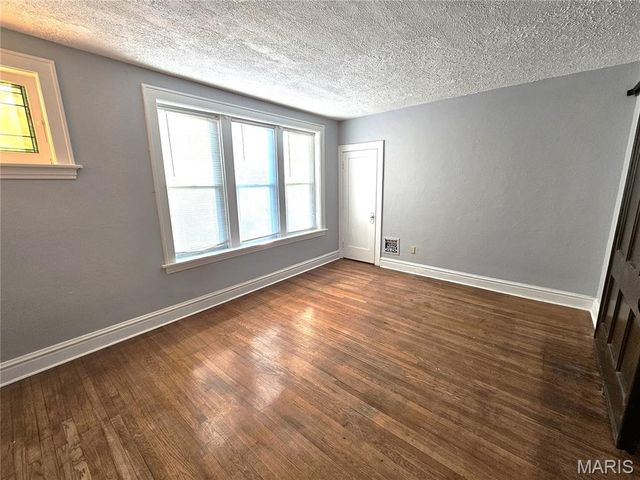 4953 Holly Hills Avenue A, St Louis, MO 63109