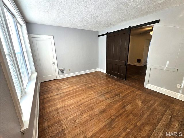 4953 Holly Hills Avenue A, St Louis, MO 63109