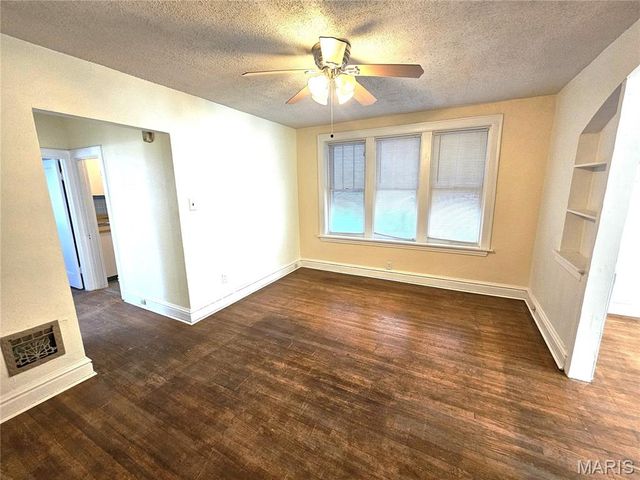 4953 Holly Hills Avenue A, St Louis, MO 63109