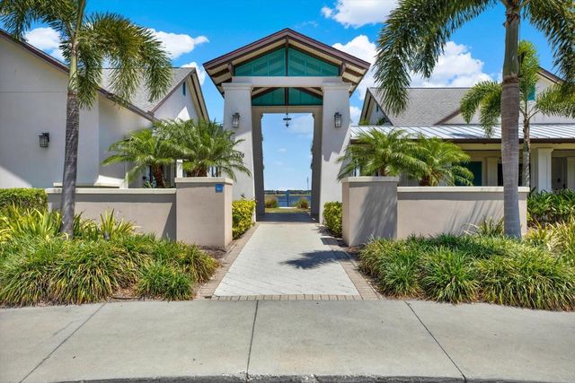 11702 LAKE LUCAYA DRIVE, Riverview, FL 33579
