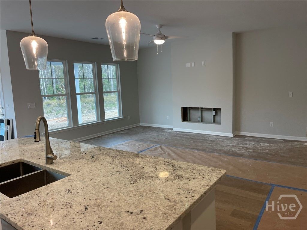 Image 4 of property listing at 158 Como Drive, Pooler, GA 31322
