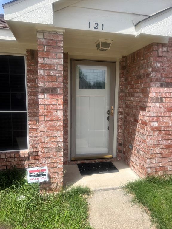 121 Brookside Drive, Duncanville, TX 75137