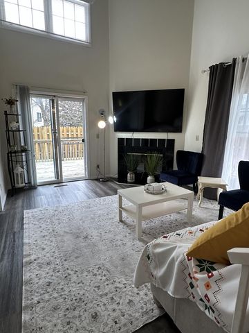 1612 Rose Hill Circle, Saint Paul, MN 55108