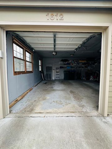 1612 Rose Hill Circle, Saint Paul, MN 55108