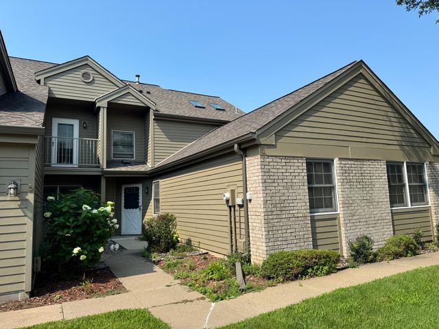 1612 Rose Hill Circle, Saint Paul, MN 55108
