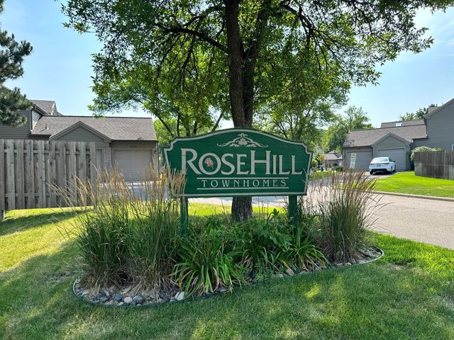 1612 Rose Hill Circle, Saint Paul, MN 55108