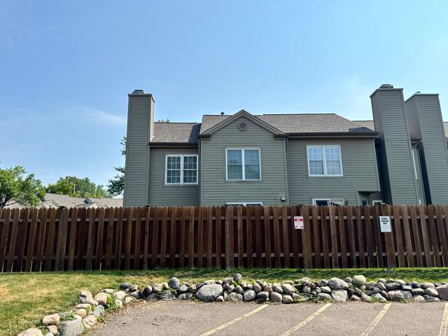 1612 Rose Hill Circle, Saint Paul, MN 55108