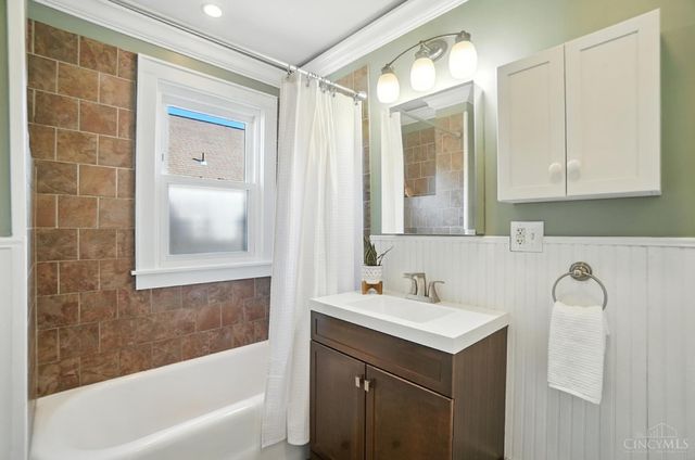 4305 Kenmore Avenue, Cincinnati, OH 45227