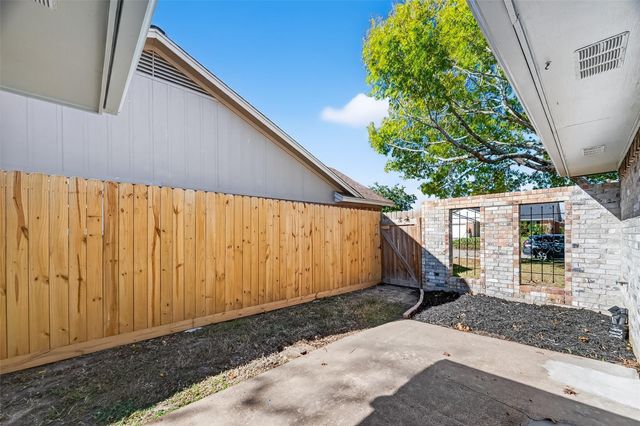 4311 Townes Forest Road, Friendswood, TX 77546