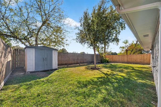 4311 Townes Forest Road, Friendswood, TX 77546