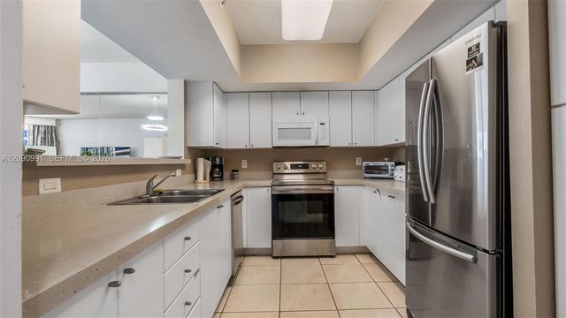 17375 Collins Avenue 2305, Sunny Isles Beach, FL 33160