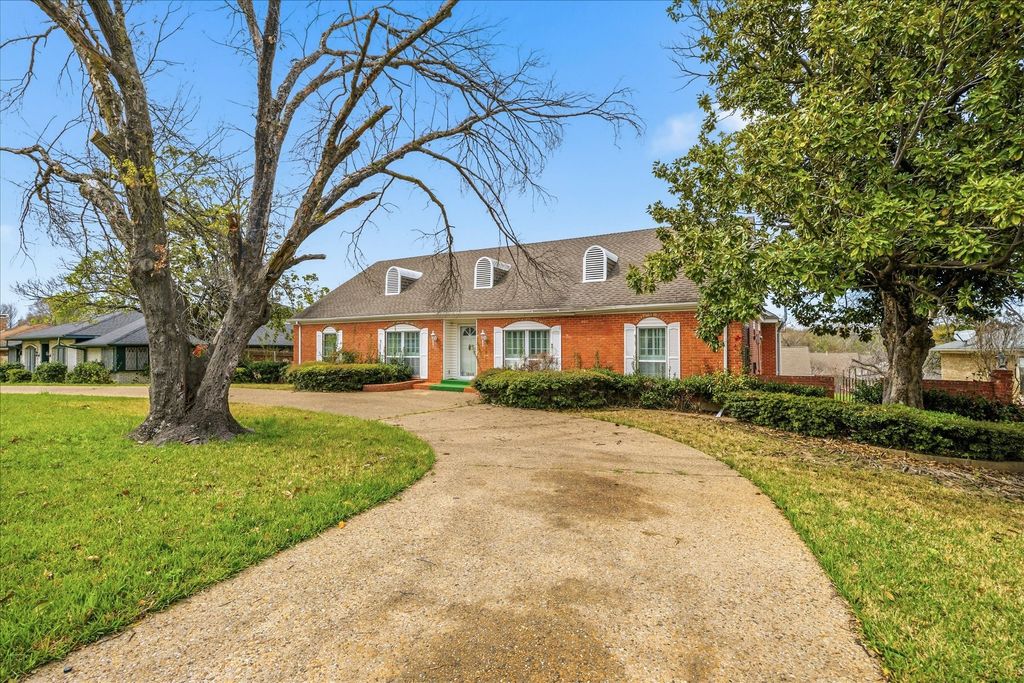 1309 Briar Hollow Lane, Garland, TX 75043