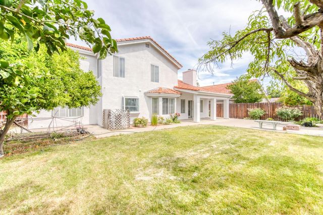 1917 E Serena Avenue, Fresno, CA 93720