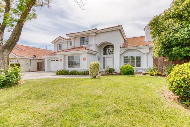 1917 E Serena Avenue, Fresno, CA 93720