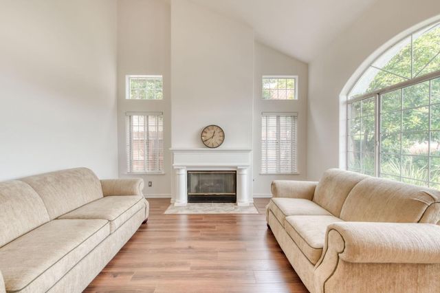 1917 E Serena Avenue, Fresno, CA 93720