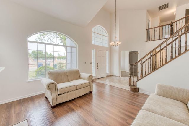 1917 E Serena Avenue, Fresno, CA 93720